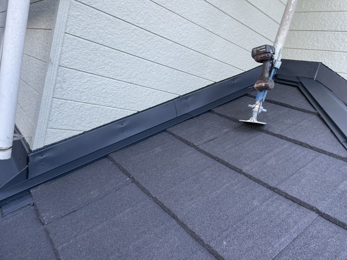 川崎市多摩区　ディプロマットスターへ　屋根葺き替え工事　ジンカリウム鋼板多摩区　葺き替え　ディプロマットスター