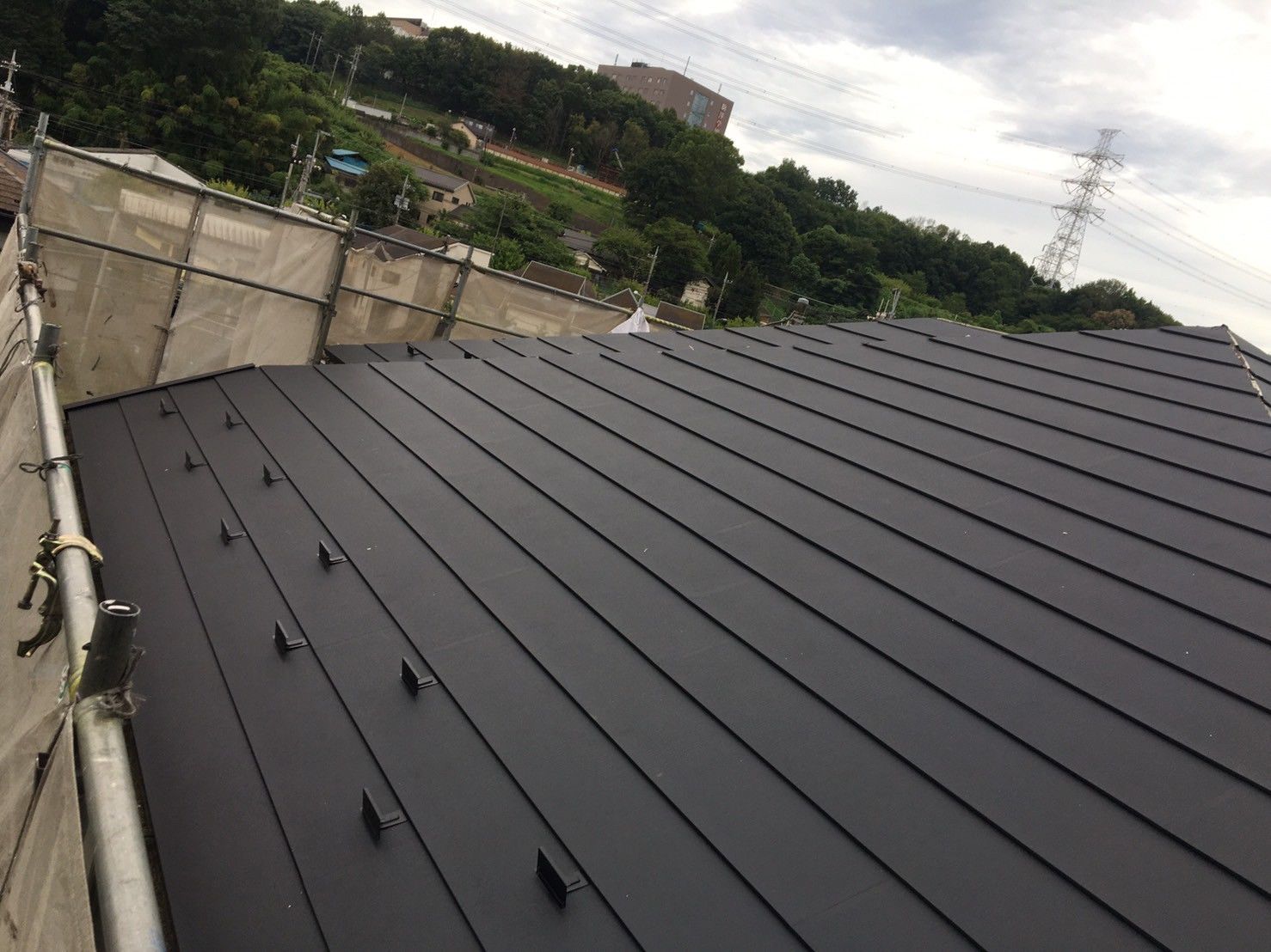 東京都稲城市　シルキーG2へ　屋根カバー工法　ガルバリウム鋼板