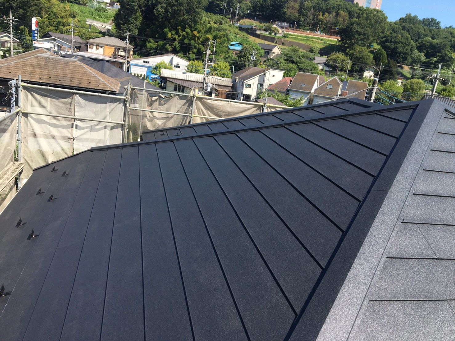 東京都稲城市　シルキーG2へ　屋根カバー工法　ガルバリウム鋼板