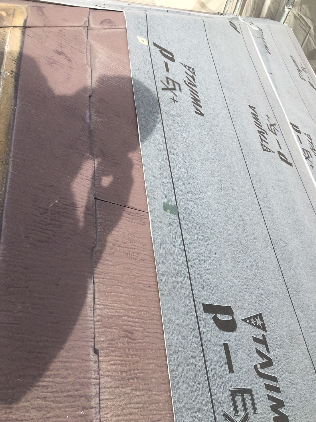 川崎市麻生区　屋根カバー工事　スーパーガルテクト　ガルバリウム　麻生区　ライズホーム　オススメ　ルーフィング　防水シート