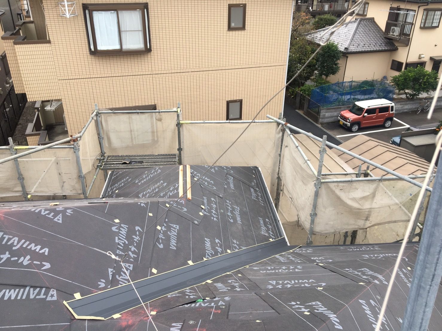 多摩区　屋根カバー工事　谷板金