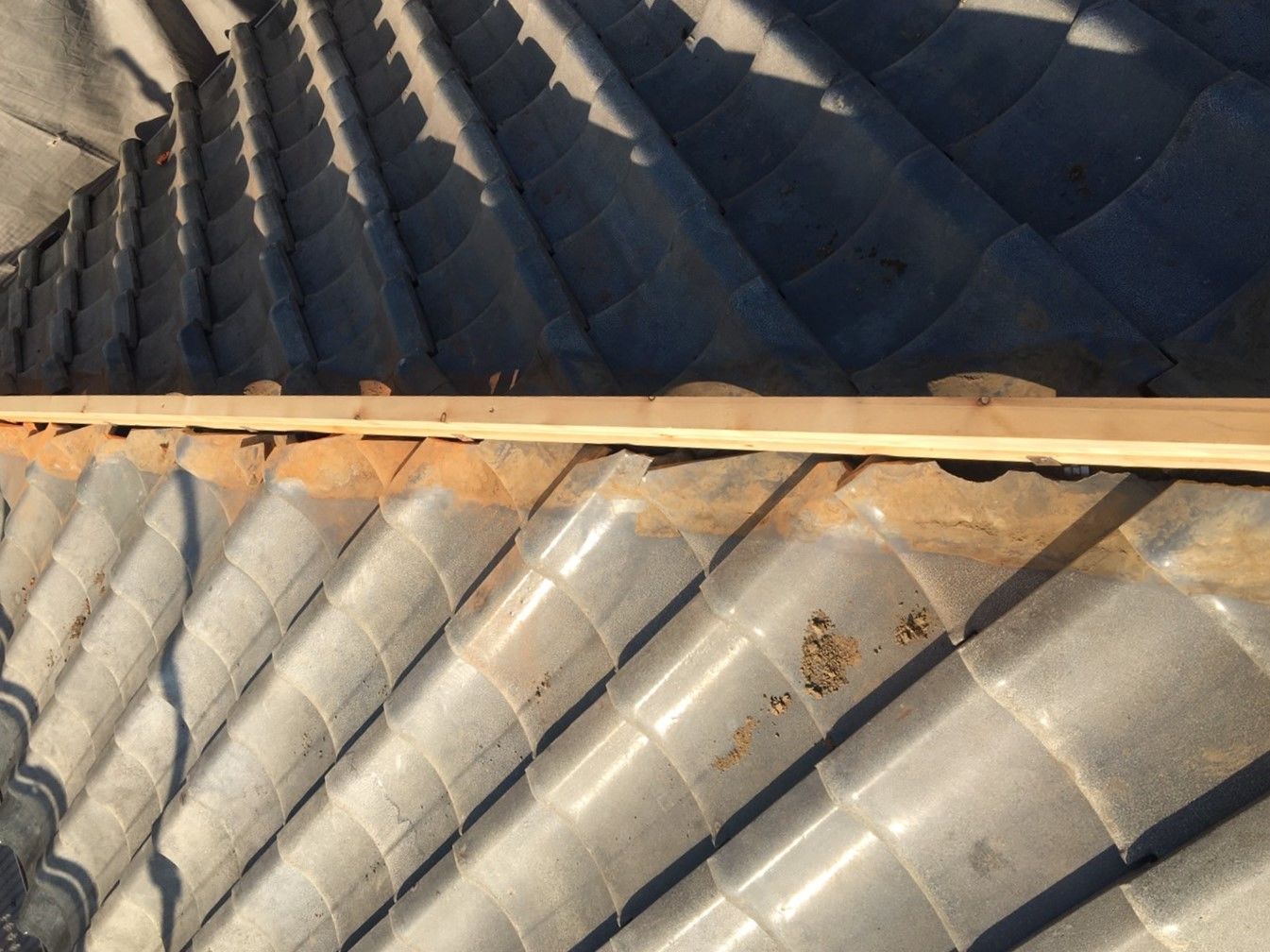 川崎市麻生区　棟瓦交換工事　瓦止め工事