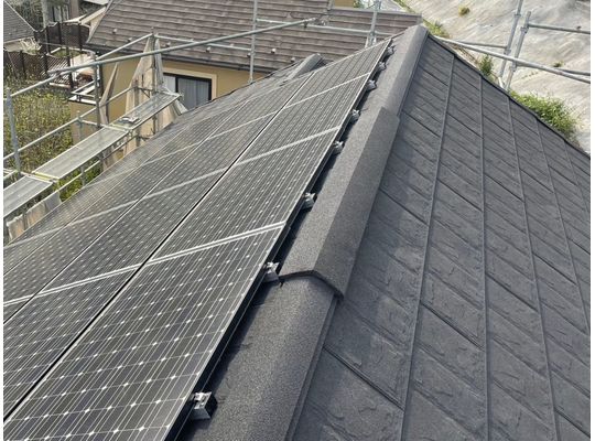 川崎市多摩区　スカイメタルルーフへ　屋根カバー工事　太陽光パネル脱着　ガルバニウム鋼板