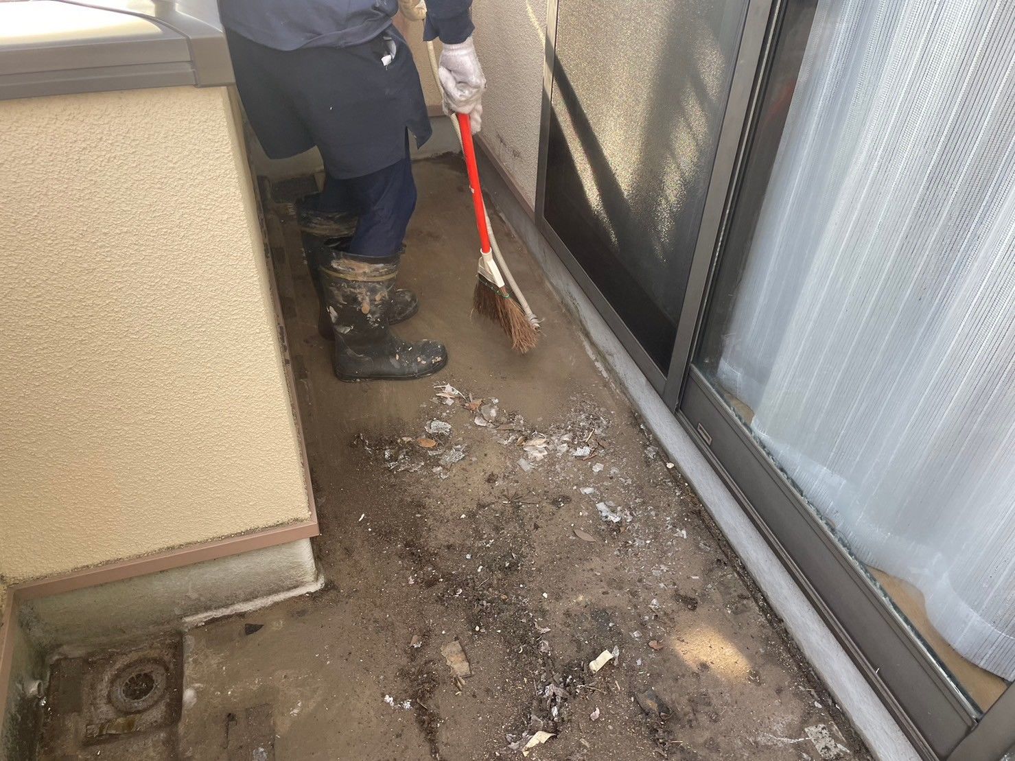 麻生区　バルコニー　タイル撤去