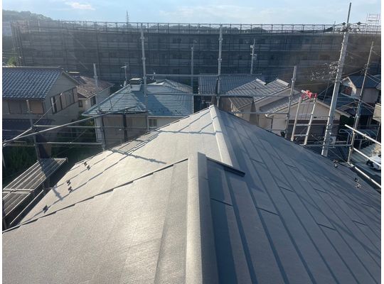 川崎市多摩区　スーパーガルテクトへ　屋根葺き替え工事　SGL鋼板