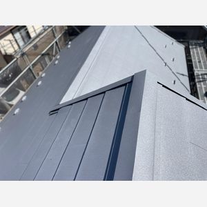 川崎市麻生区　スレートからシルキーＧ２へ　屋根カバー工事　ガルバ