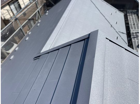 川崎市麻生区　スレートからシルキーＧ２へ　屋根カバー工事　ガルバ