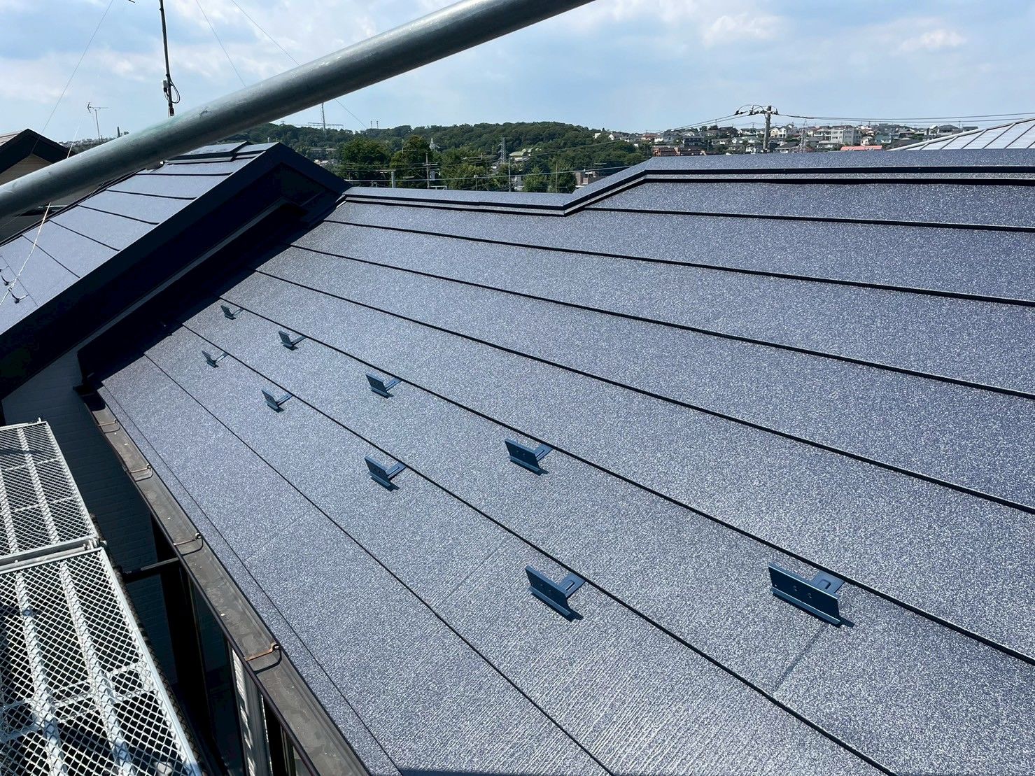 リフォーム　川崎市多摩区　スレートからスーパーガルテクトへ　屋根カバー工事　SGL鋼板
