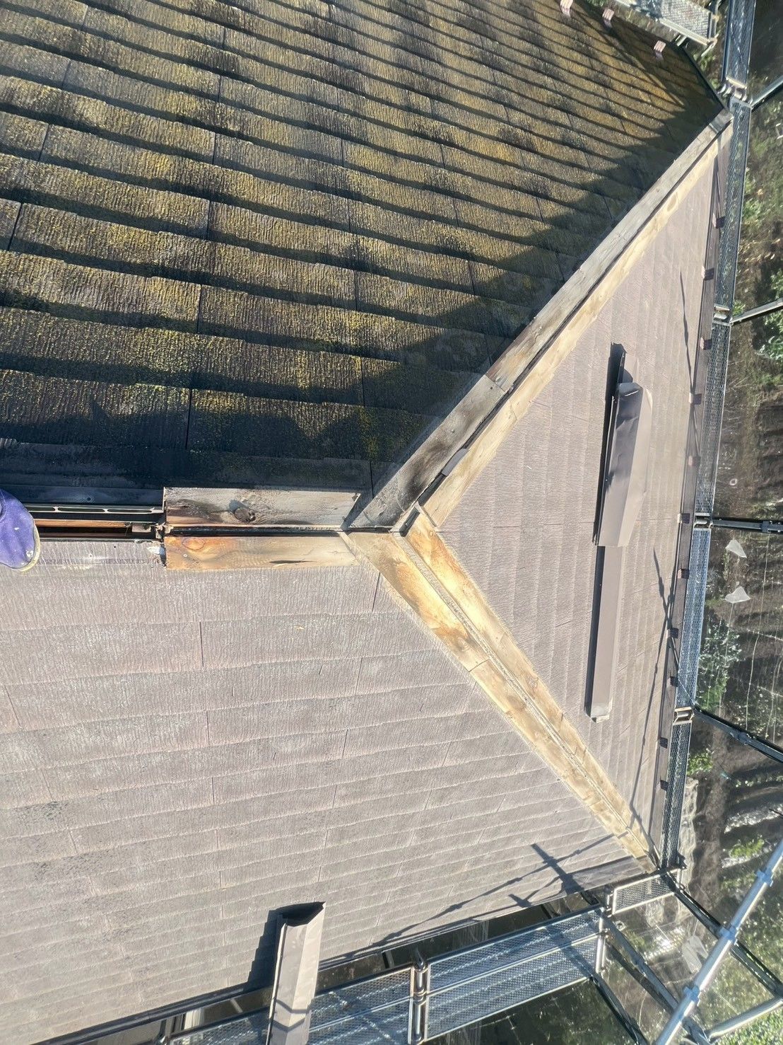 屋根　葺き替え　工事　棟　スレート　ルーフィング