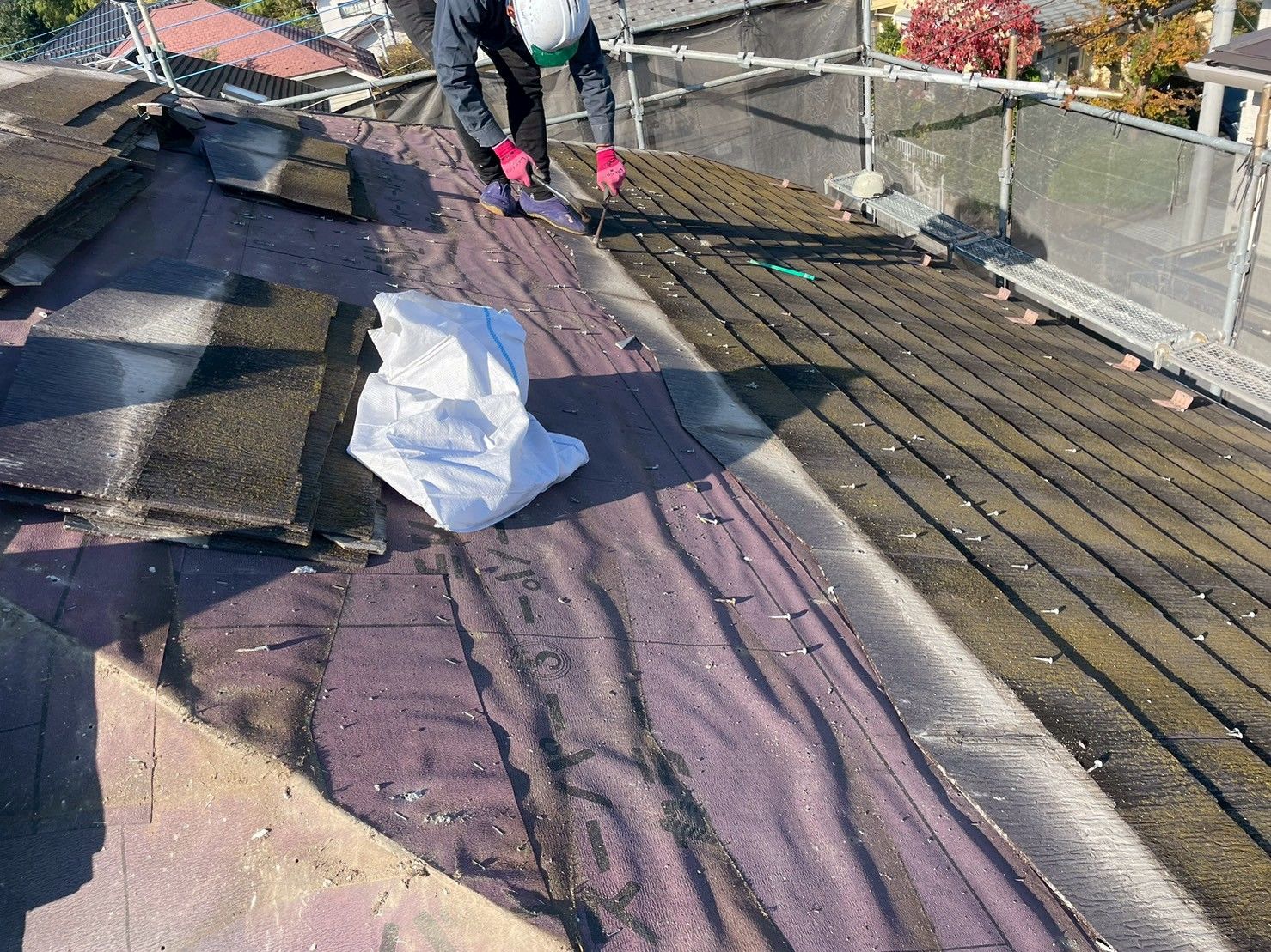 屋根　葺き替え　工事　棟　スレート　ルーフィング