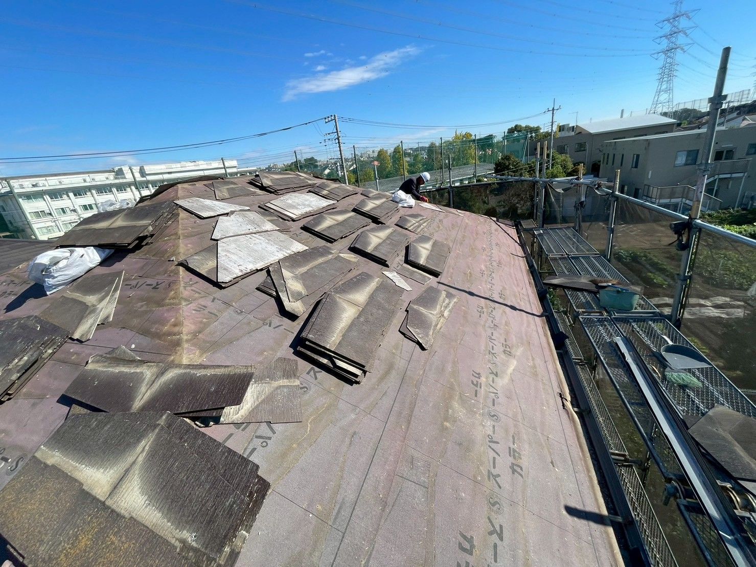 屋根　葺き替え　工事　棟　スレート　ルーフィング