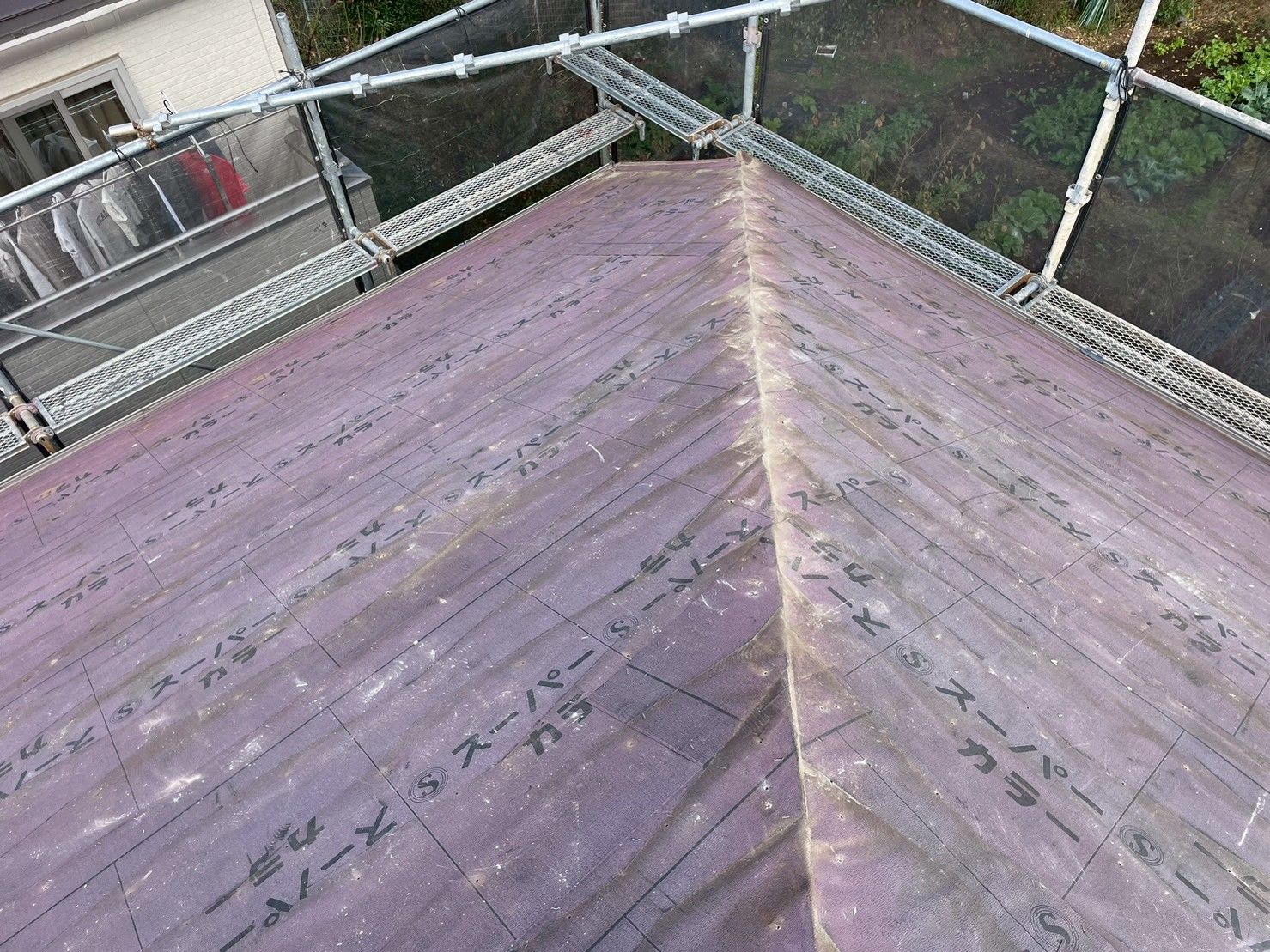 屋根　葺き替え　工事　棟　スレート　ルーフィング