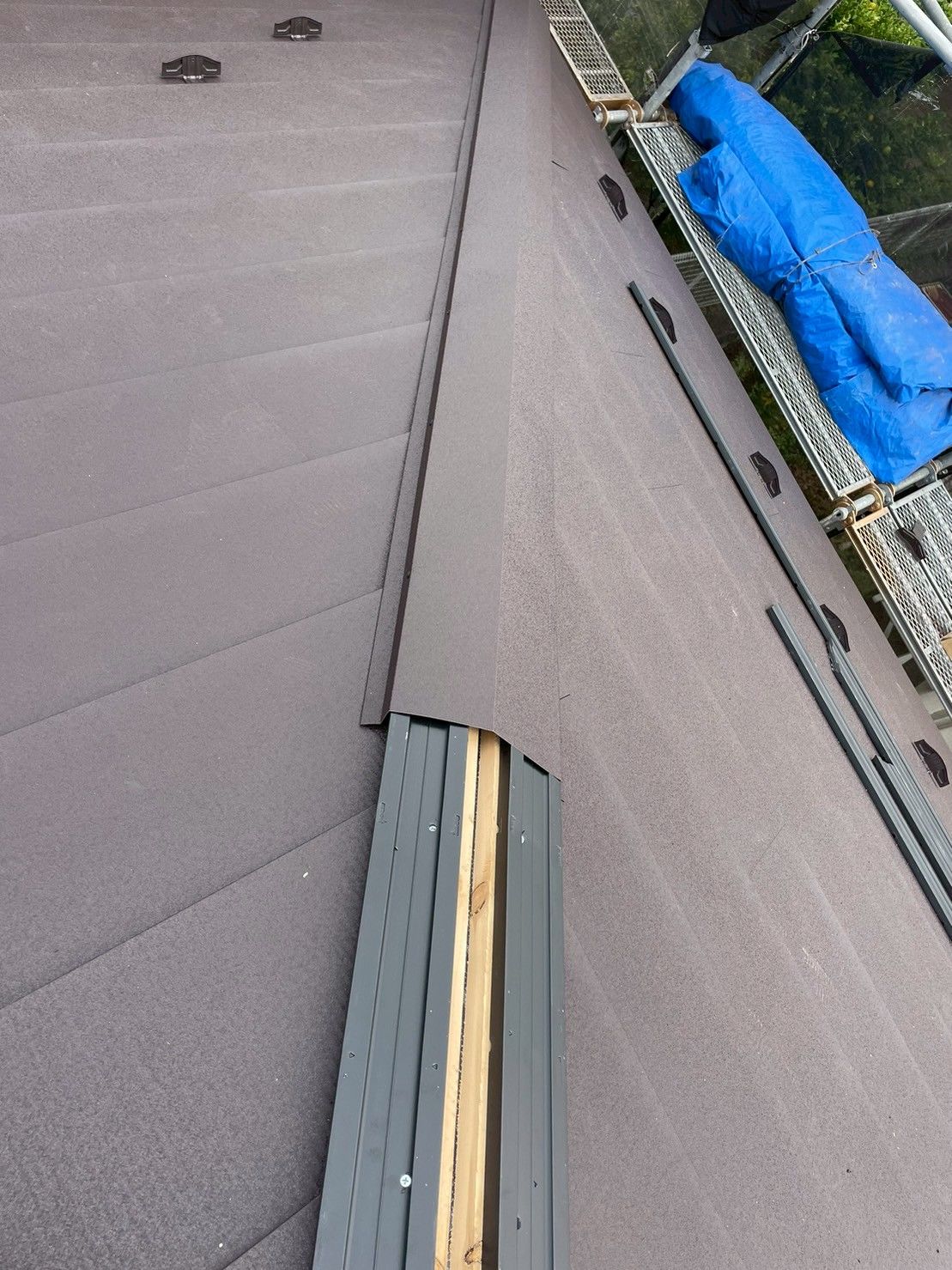 屋根　葺き替え　シルキーG２　棟板金　タフモック　樹脂　麻生区