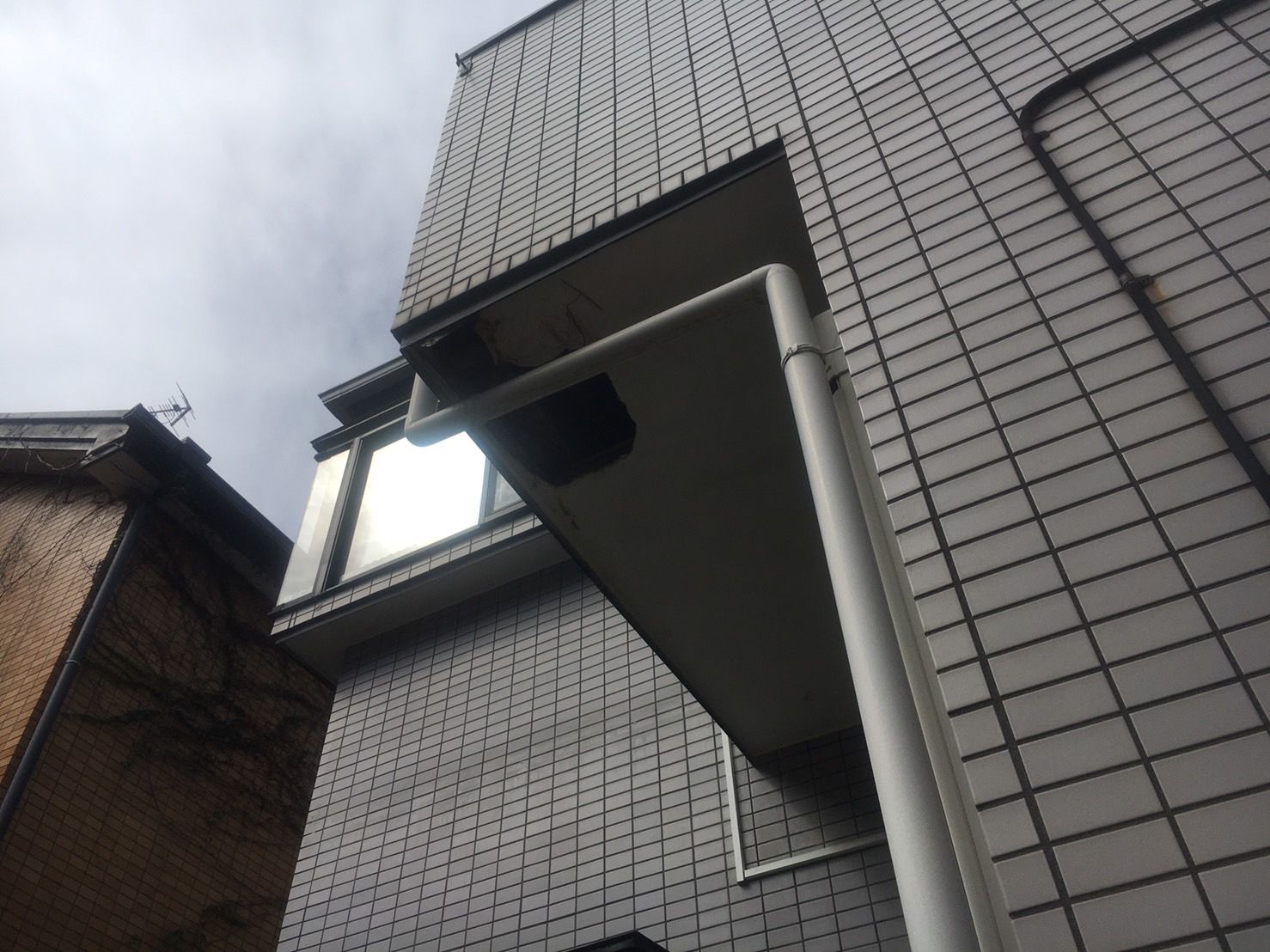 麻生区　軒天　腐食　穴　雨漏り
