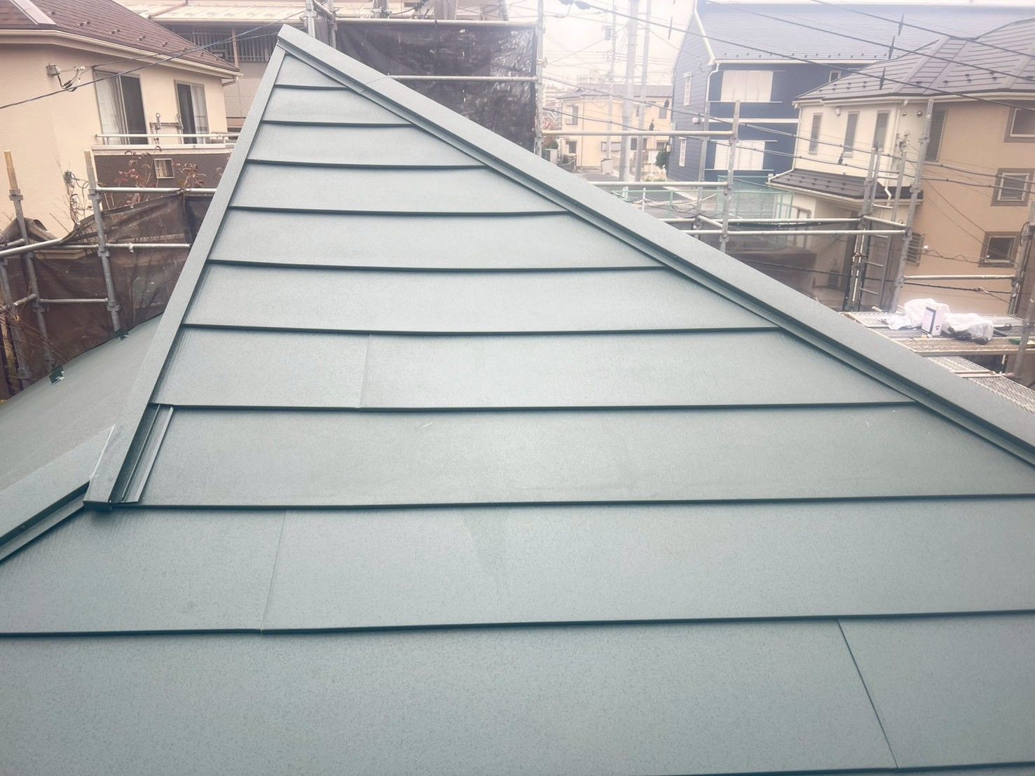 麻生区　屋根カバー工事　スーパーガルテクト　シェイドモスグリーン　断熱材付きガルバリウム鋼板　SGL鋼板