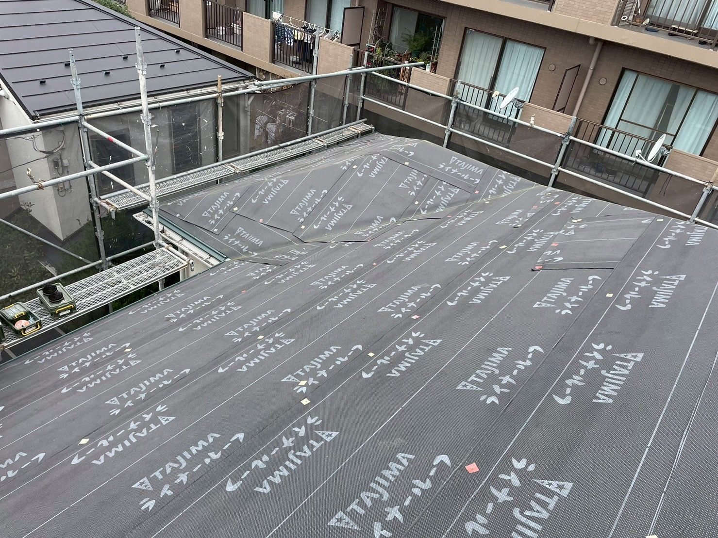麻生区　屋根カバー工事　スーパーガルテクト　防水シート　ライナールーフ
