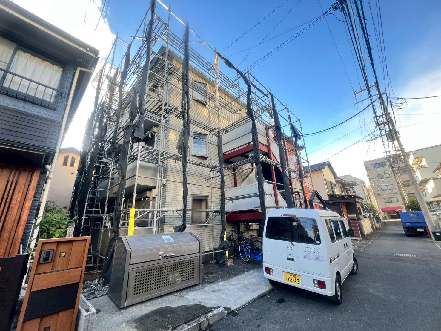 多摩区　外壁塗装　足場　メッシュ