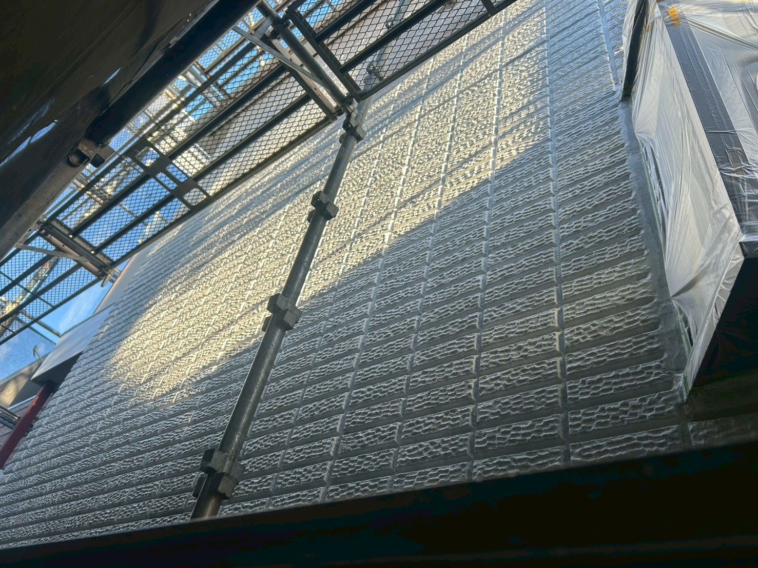 多摩区　外壁塗装　下塗り　エポパワーシーラー