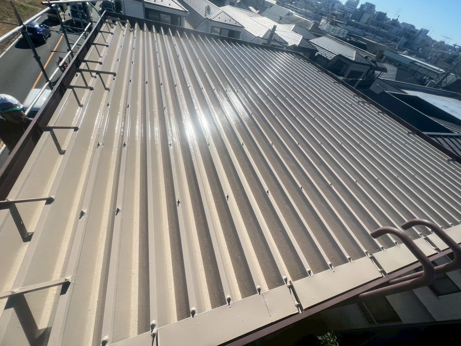 多摩区　屋根塗装　折半屋根　シリコン塗料　SR109