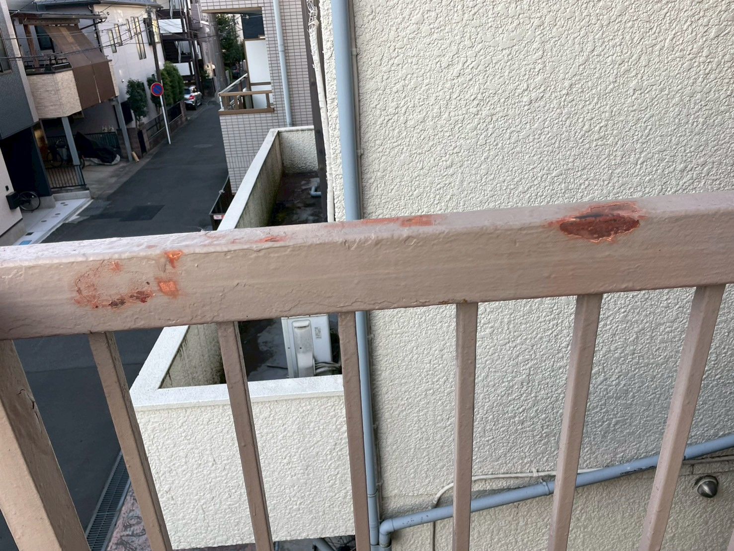 多摩区　バルコニー　手すり　塗装　下処理　ケレン　錆