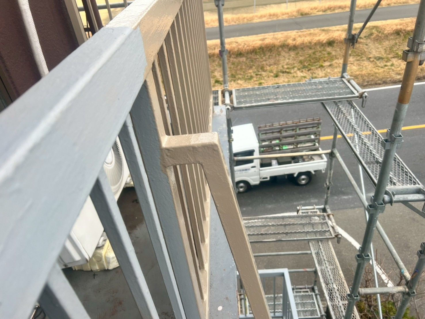 多摩区　バルコニー　手すり塗装　エスケープレミアムNADシリコン